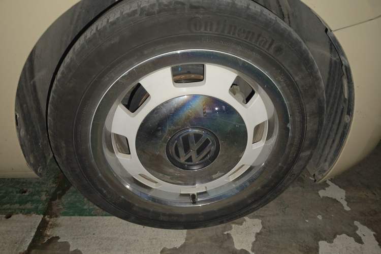 Used Volkswagen Beetle 2019 280TSI Collector's Edition Right Front Wheel Hub
