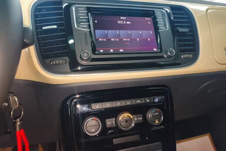 Used Volkswagen Beetle 2019 180TSI Collector's Edition Audio And AC Panel