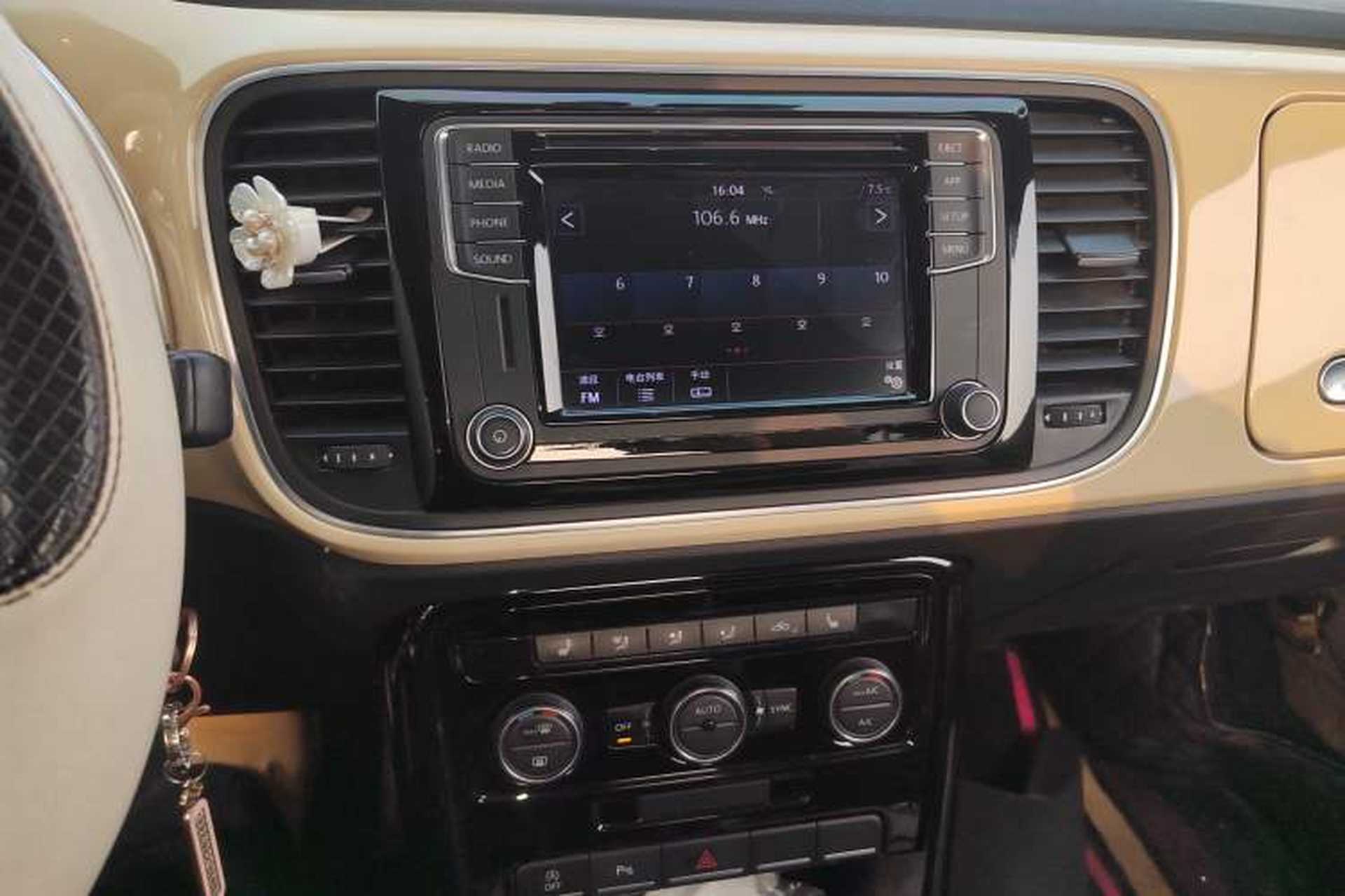 Used Volkswagen Beetle 2019 180TSI Classic Edition Audio And AC Panel