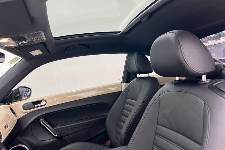 Used Volkswagen Beetle 2019 280TSI Collector's Edition Interior 11