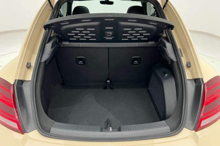 Used Volkswagen Beetle 2019 280TSI Collector's Edition Interior 8