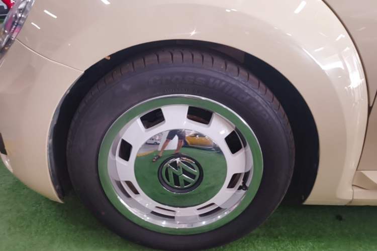 Used Volkswagen Beetle 2019 180TSI Collector's Edition Left Front Wheel Hub