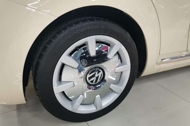 Used Volkswagen Beetle 2019 280TSI Collector's Edition Right Rear Wheel Hub