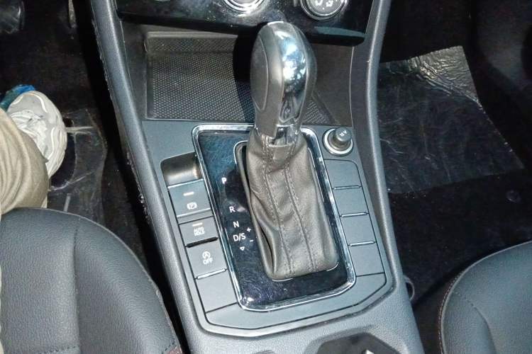 Used Volkswagen Bora 2021 1.5L Automatic Comfort Smart Connect Edition Gear Lever