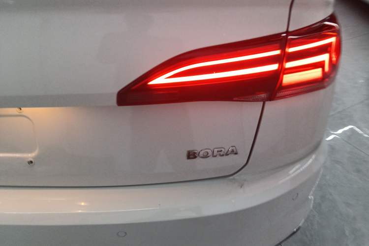 Used Volkswagen Bora 2021 1.5L Automatic Comfort Smart Connect Edition Right Rear Taillight