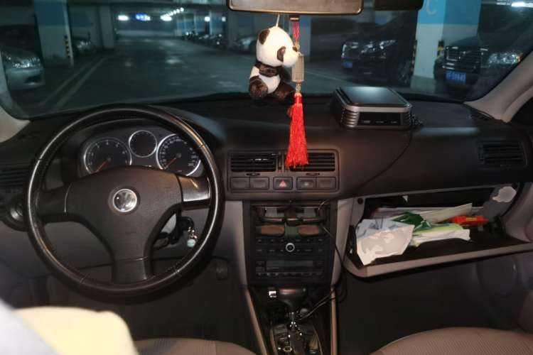 Used Volkswagen Bora 2006 1.6 Automatic Luxury HL Center Console