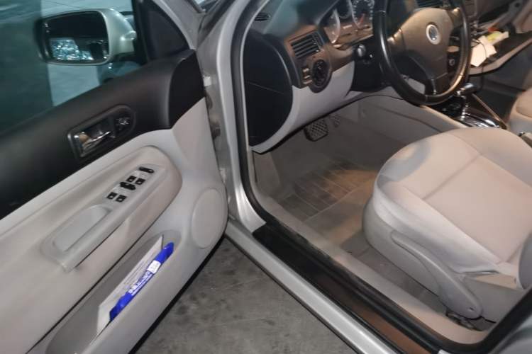Used Volkswagen Bora 2006 1.6 Automatic Luxury HL Driver Seat