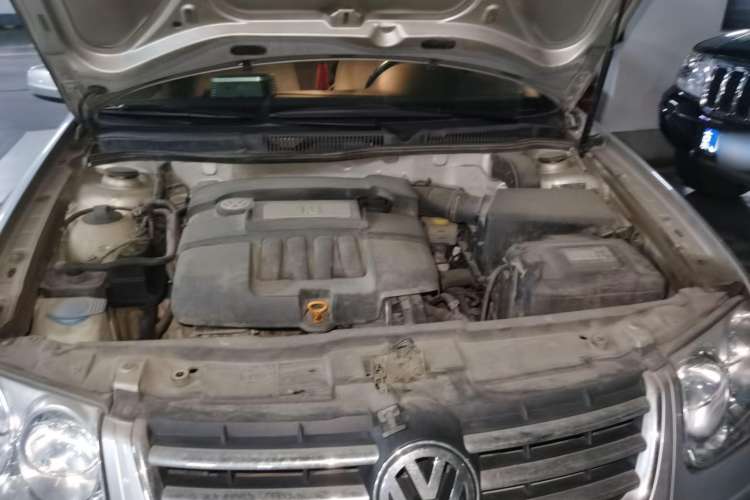 Used Volkswagen Bora 2006 1.6 Automatic Luxury HL Engine Bay