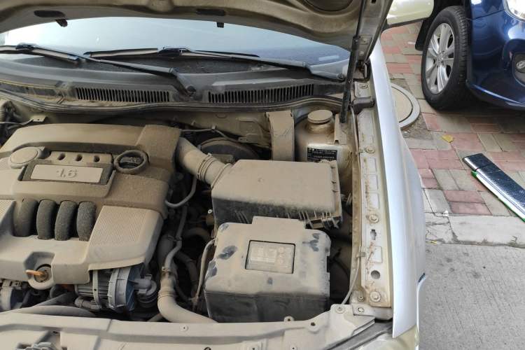 Used Volkswagen Bora 2006 1.6 Automatic Fashion TL Engine Bay Left