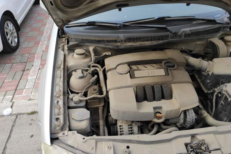 Used Volkswagen Bora 2006 1.6 Automatic Fashion TL Engine Bay Right