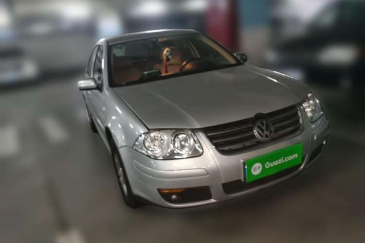 Used Volkswagen Bora 2006 1.6 Automatic Luxury HL Front Right 45 Deg