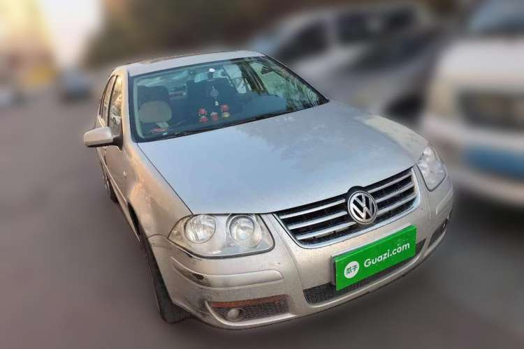 Used Volkswagen Bora 2006 1.6 Manual Luxury HL Front Right 45 Deg