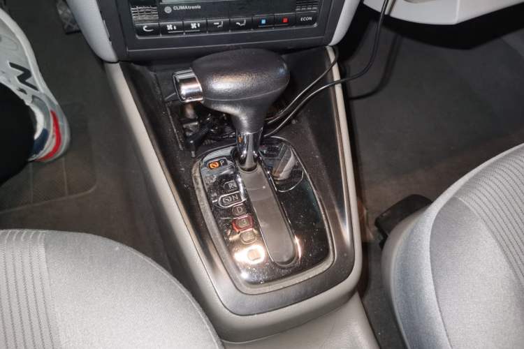 Used Volkswagen Bora 2006 1.6 Automatic Luxury HL Gear Lever