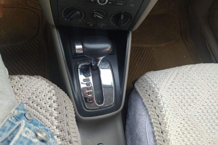 Used Volkswagen Bora 2006 1.6 Automatic Fashion TL Gear Lever