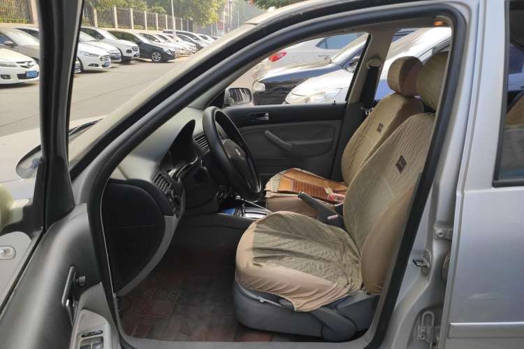 Used Volkswagen Bora 2006 1.6 Automatic Fashion TL Left Front Seat