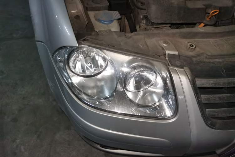 Used Volkswagen Bora 2006 1.6 Automatic Luxury HL Right Front Headlight
