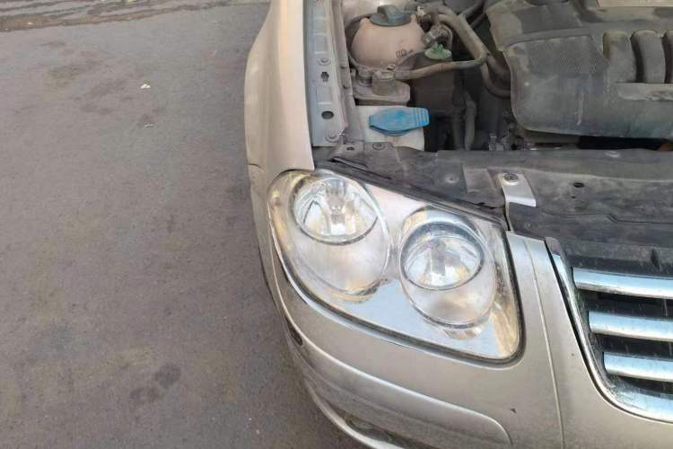 Used Volkswagen Bora 2006 1.6 Manual Luxury HL Right Front Headlight