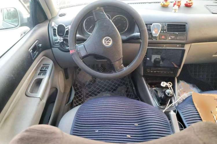 Used Volkswagen Bora 2006 1.6 Manual Luxury HL Steering Wheel