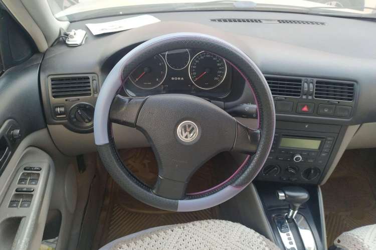Used Volkswagen Bora 2006 1.6 Automatic Fashion TL Steering Wheel