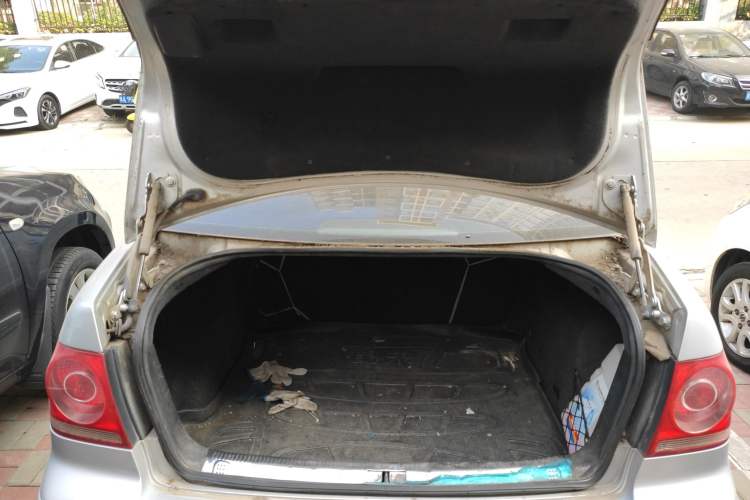 Used Volkswagen Bora 2006 1.6 Automatic Fashion TL Trunk