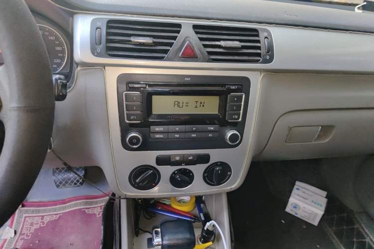 Used Volkswagen Bora 2008 1.6L Automatic Fashion Edition Audio And AC Panel