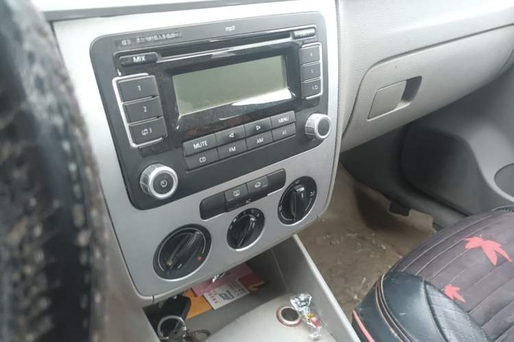 Used Volkswagen Bora 2008 1.6L Manual Fashion Model Audio And AC Panel