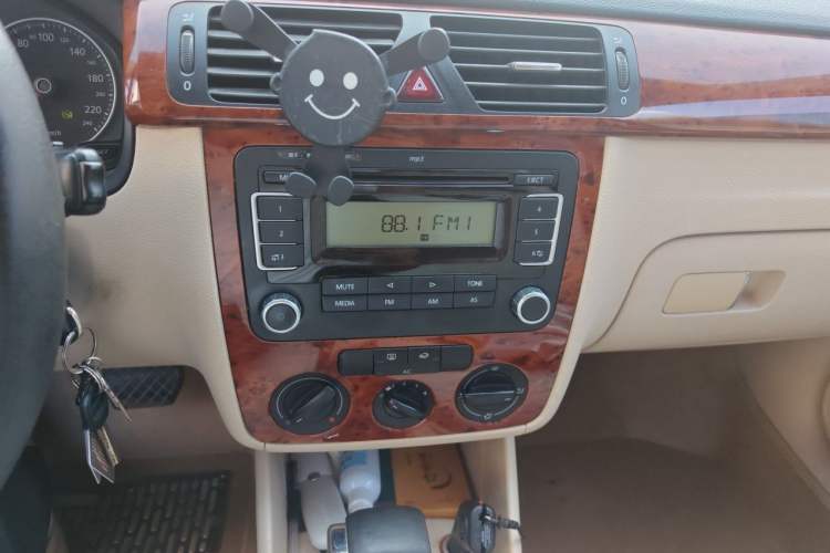 Used Volkswagen Bora 2008 1.6L Automatic Comfort Edition Audio And AC Panel