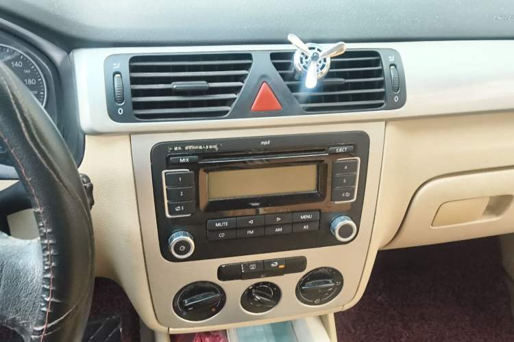 Used Volkswagen Bora 2008 1.6L Automatic Fashion Edition Audio And AC Panel