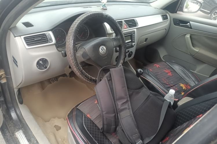Used Volkswagen Bora 2008 1.6L Manual Fashion Model Center Console