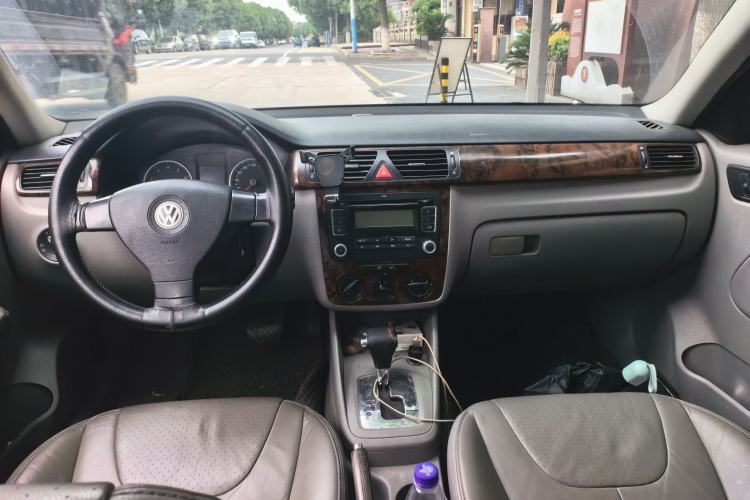 Used Volkswagen Bora 2008 1.6L Automatic Comfort Edition Center Console
