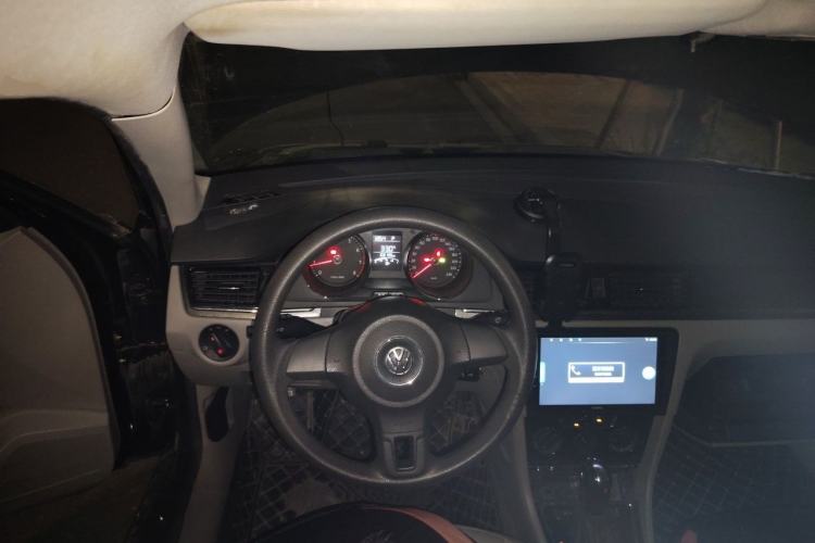Used Volkswagen Bora 2008 1.6L Manual Fashion Model Center Console