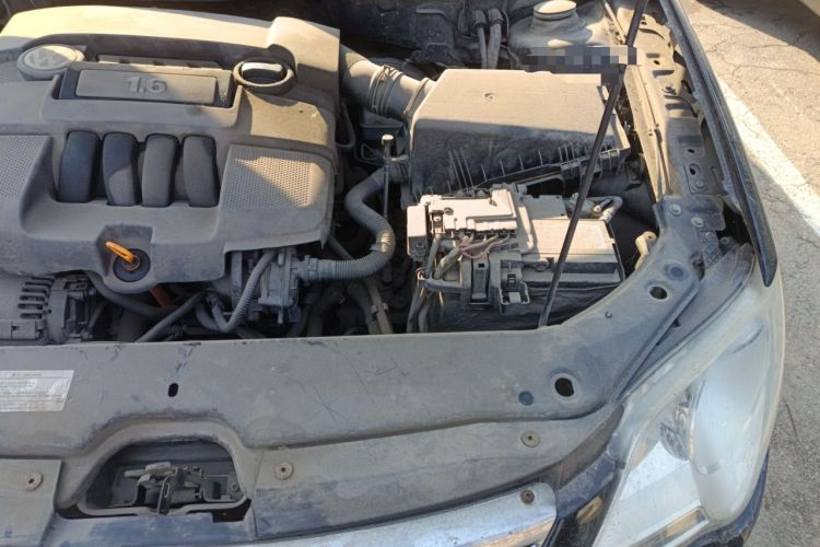 Used Volkswagen Bora 2008 1.6L Automatic Fashion Edition Engine Bay Left