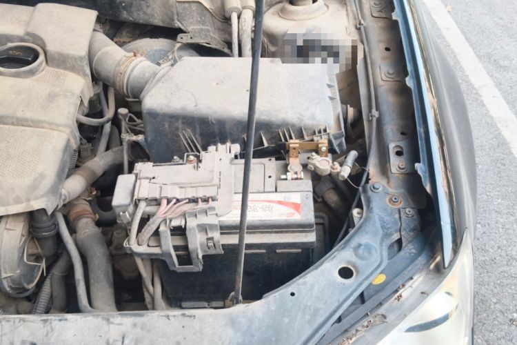 Used Volkswagen Bora 2008 1.6L Automatic Fashion Edition Engine Bay Left