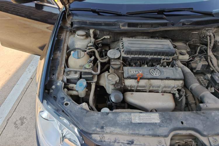 Used Volkswagen Bora 2008 1.6L Automatic Comfort Edition Engine Bay Right