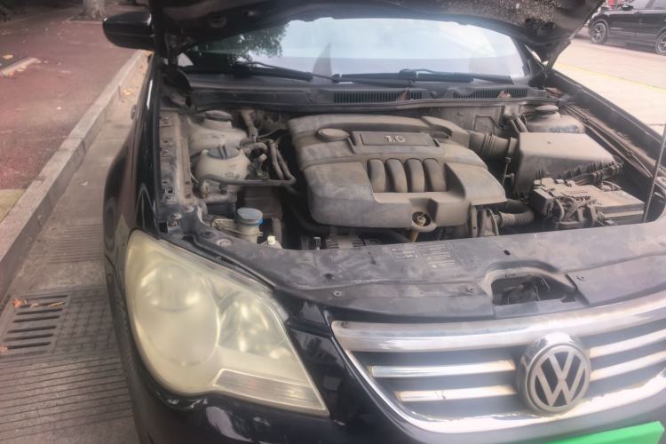 Used Volkswagen Bora 2008 1.6L Automatic Comfort Edition Engine Bay Right