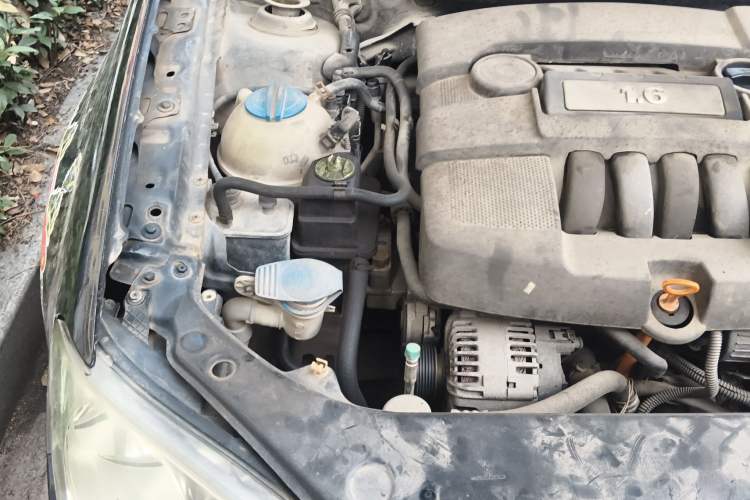 Used Volkswagen Bora 2008 1.6L Automatic Fashion Edition Engine Bay Right