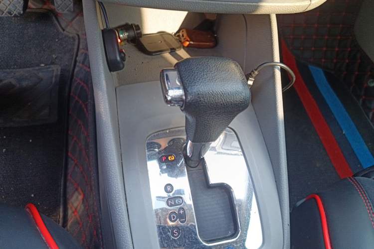 Used Volkswagen Bora 2008 1.6L Automatic Fashion Edition Gear Lever