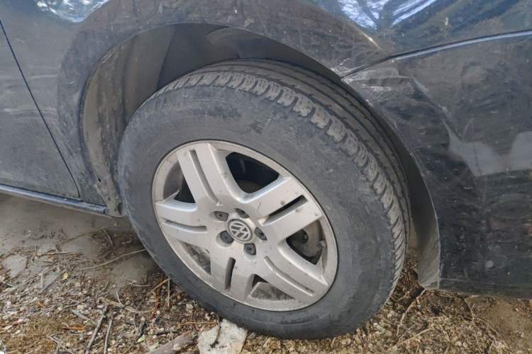 Used Volkswagen Bora 2008 1.6L Automatic Fashion Edition Right Front Wheel Hub
