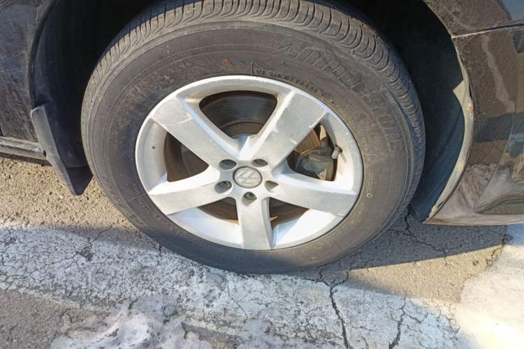 Used Volkswagen Bora 2008 1.6L Automatic Fashion Edition Right Front Wheel Hub