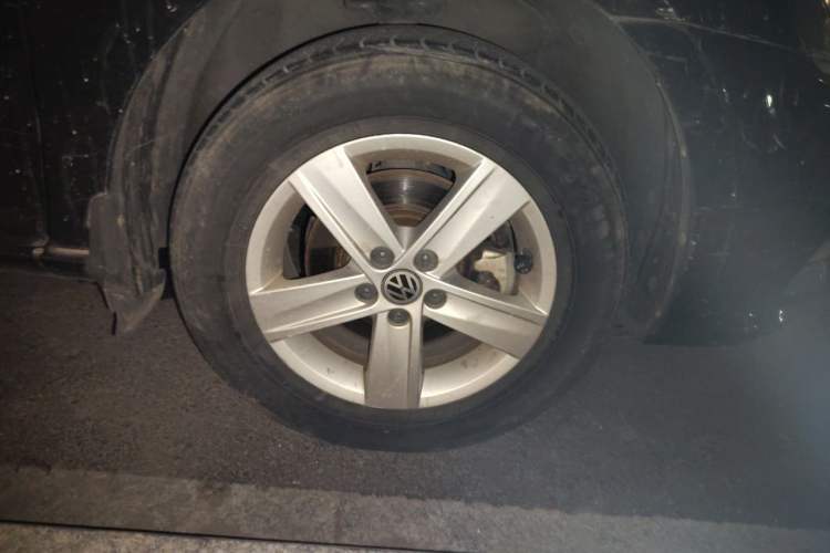 Used Volkswagen Bora 2008 1.6L Manual Fashion Model Right Front Wheel Hub