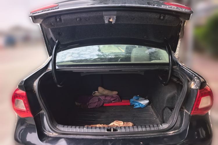 Used Volkswagen Bora 2008 1.6L Automatic Comfort Edition Trunk