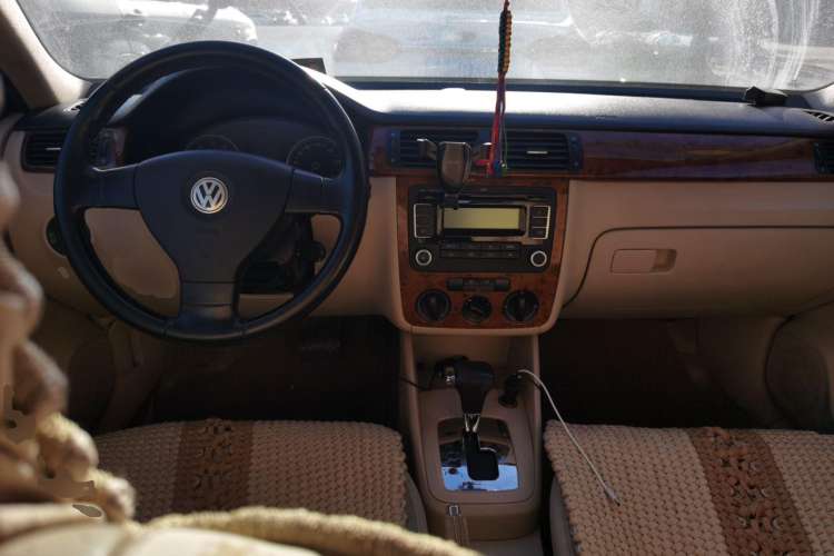 Used Volkswagen Bora 2008 1.6L Automatic Comfort Edition Center Console