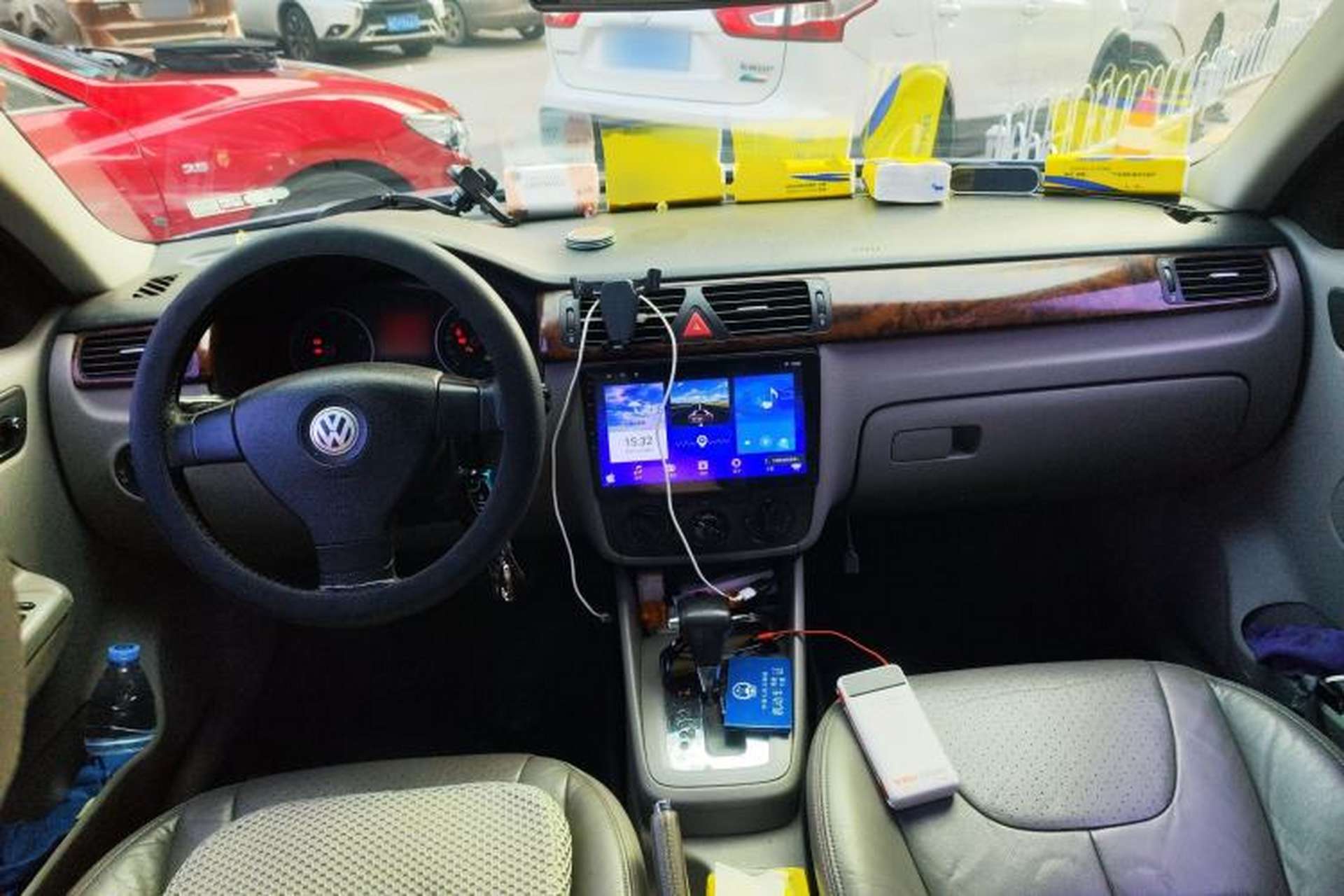 Used Volkswagen Bora 2008 1.6L Automatic Comfort Edition Center Console