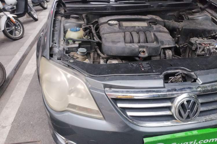 Used Volkswagen Bora 2008 1.6L Automatic Comfort Edition Engine Bay Right