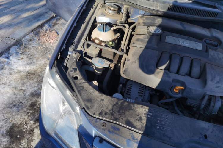 Used Volkswagen Bora 2008 1.6L Automatic Comfort Edition Engine Bay Right