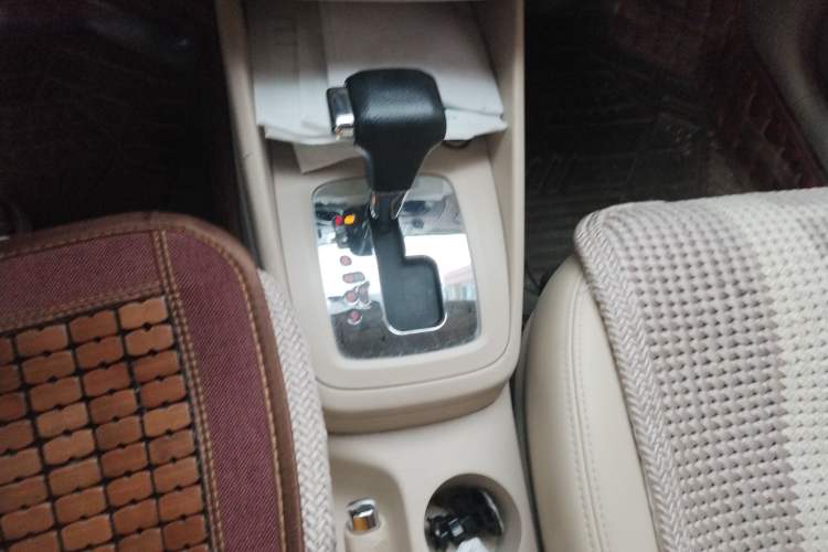 Used Volkswagen Bora 2008 1.6L Automatic Comfort Edition Gear Lever