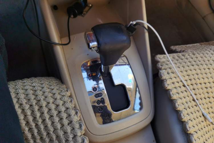 Used Volkswagen Bora 2008 1.6L Automatic Comfort Edition Gear Lever
