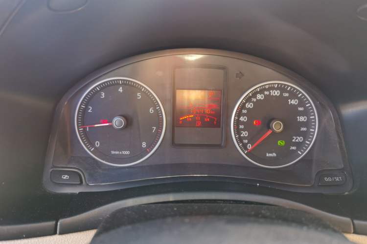 Used Volkswagen Bora 2008 1.6L Automatic Comfort Edition Odometer Close Up