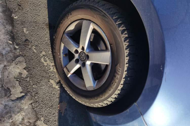 Used Volkswagen Bora 2008 1.6L Automatic Comfort Edition Right Front Wheel Hub