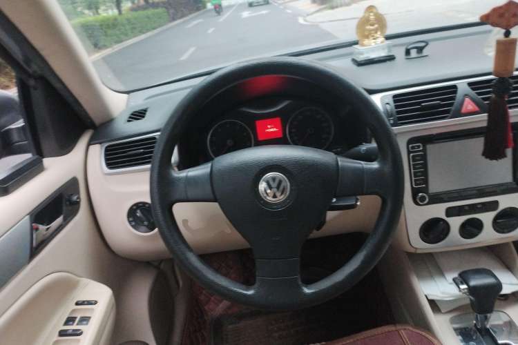 Used Volkswagen Bora 2008 1.6L Automatic Comfort Edition Steering Wheel